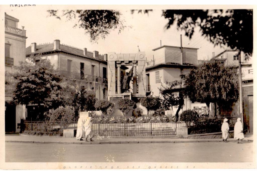 MASCARA 105  LE MONUMENT AUX MORTS.JPG